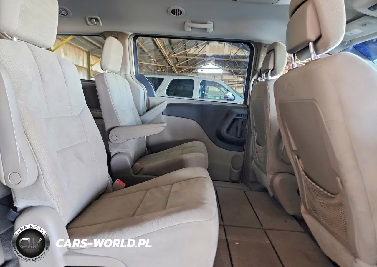 2013 Chrysler Town & Country Touring VIN:2C4RC1BG4DR758904 - 11