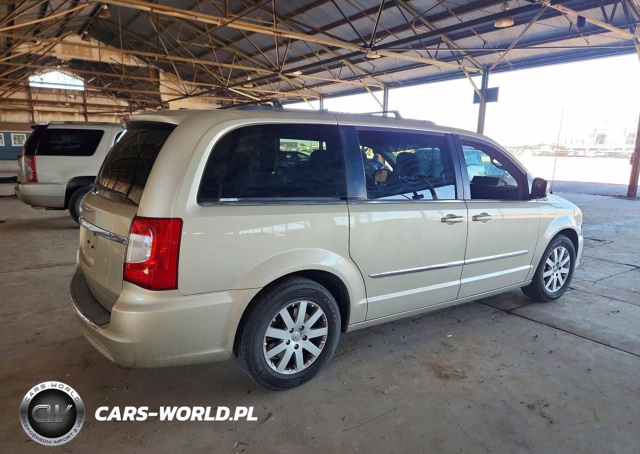 2013 Chrysler Town & Country Touring VIN:2C4RC1BG4DR758904 - 3