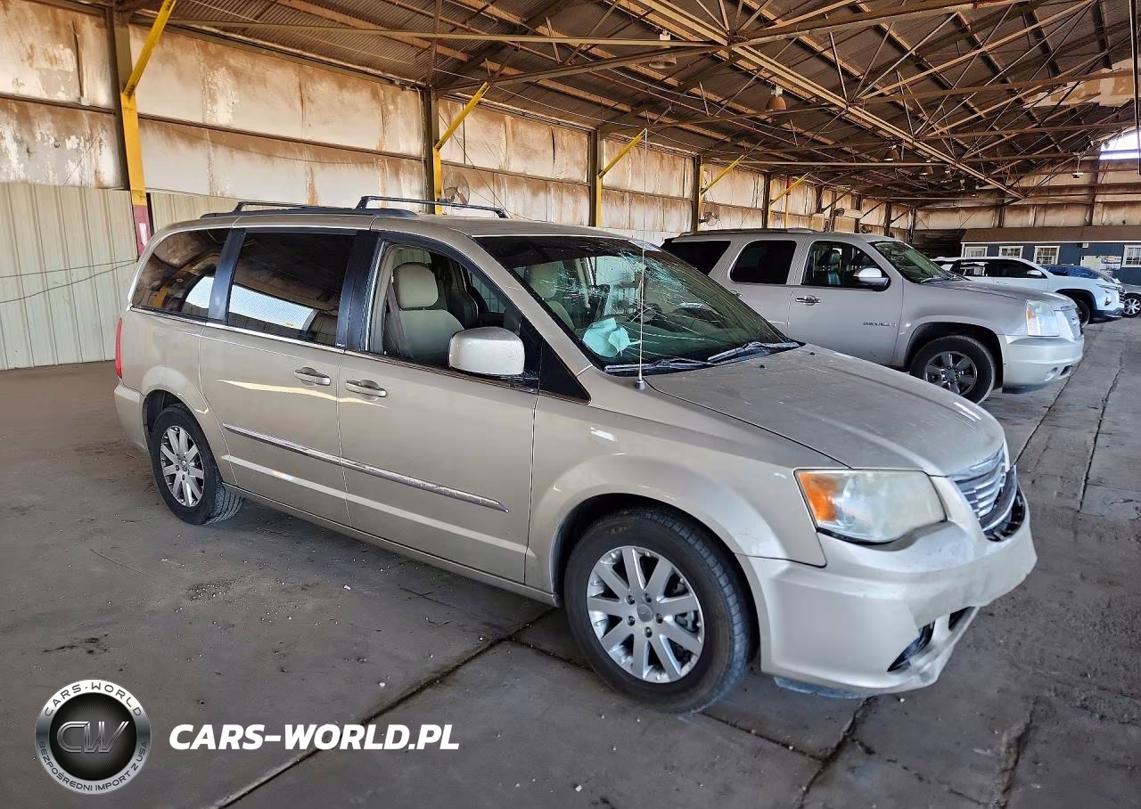 2013 Chrysler Town & Country Touring VIN:2C4RC1BG4DR758904 - 4