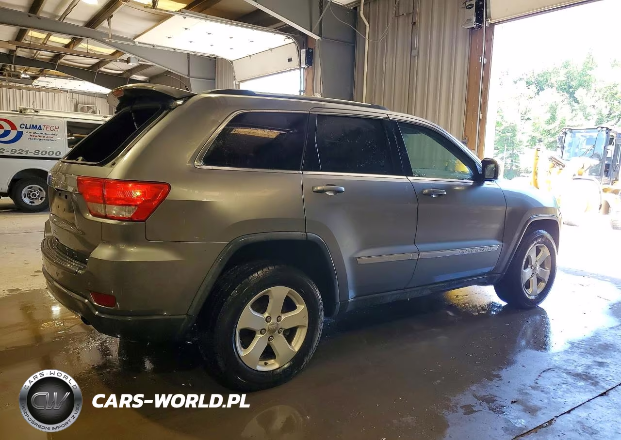 2013 Jeep Grand Cherokee Laredo VIN:1C4RJFAG8DC611921 - 3