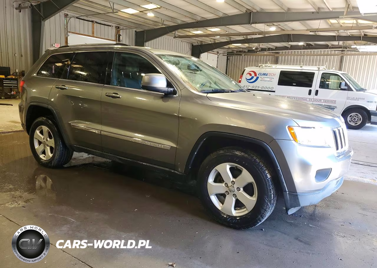 2013 Jeep Grand Cherokee Laredo VIN:1C4RJFAG8DC611921 - 4