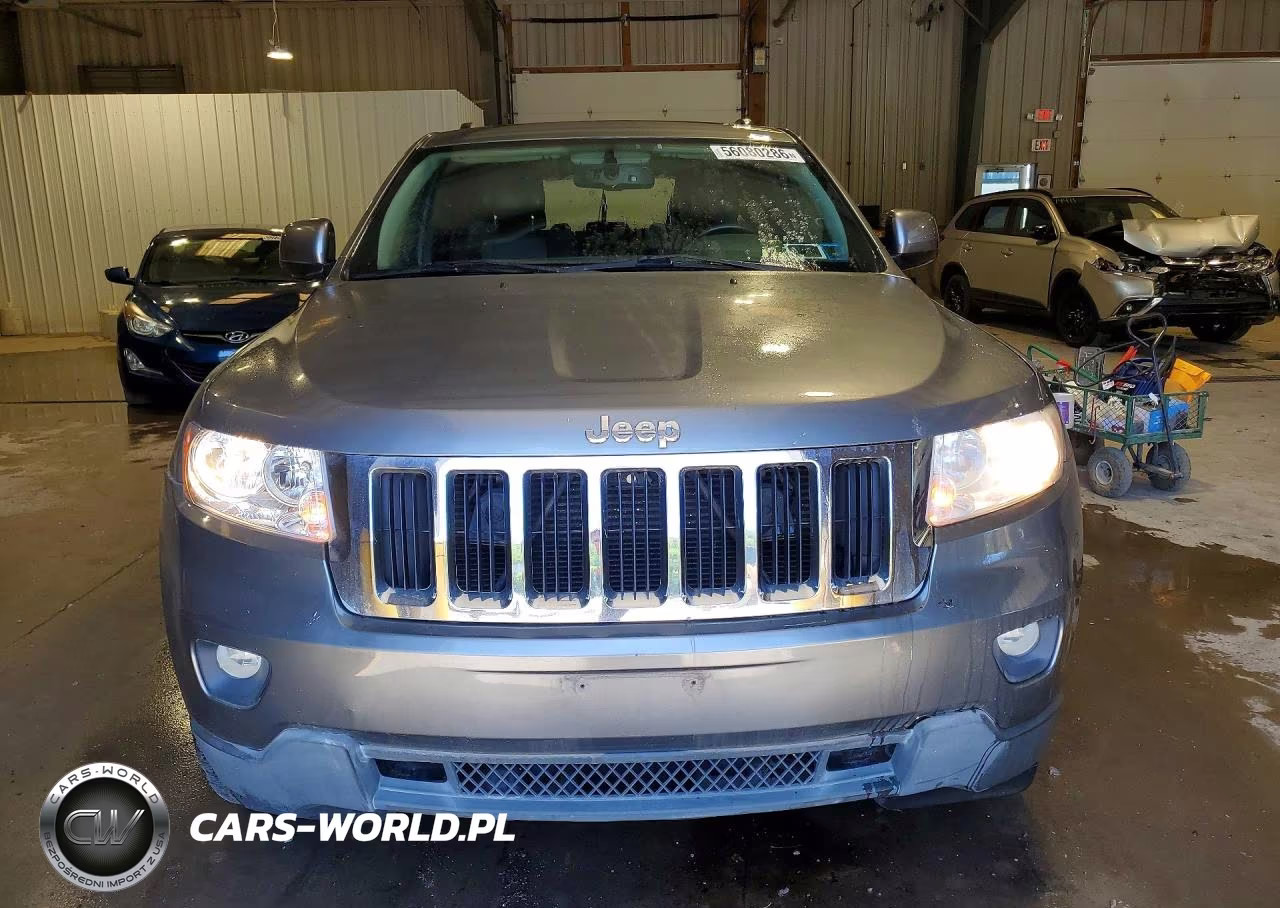2013 Jeep Grand Cherokee Laredo VIN:1C4RJFAG8DC611921 - 5