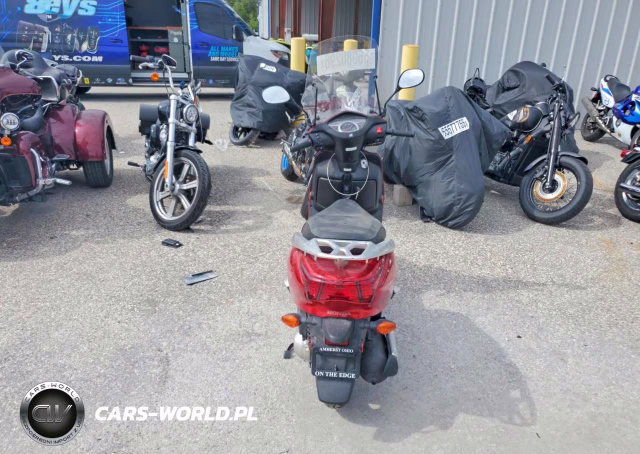 2010 Honda Elite VIN:LWBJF1906A1002025 - 4