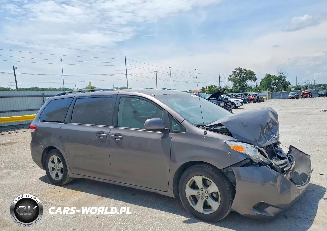 2012 Toyota Sienna Le VIN:5TDKK3DC6CS253480 - 4
