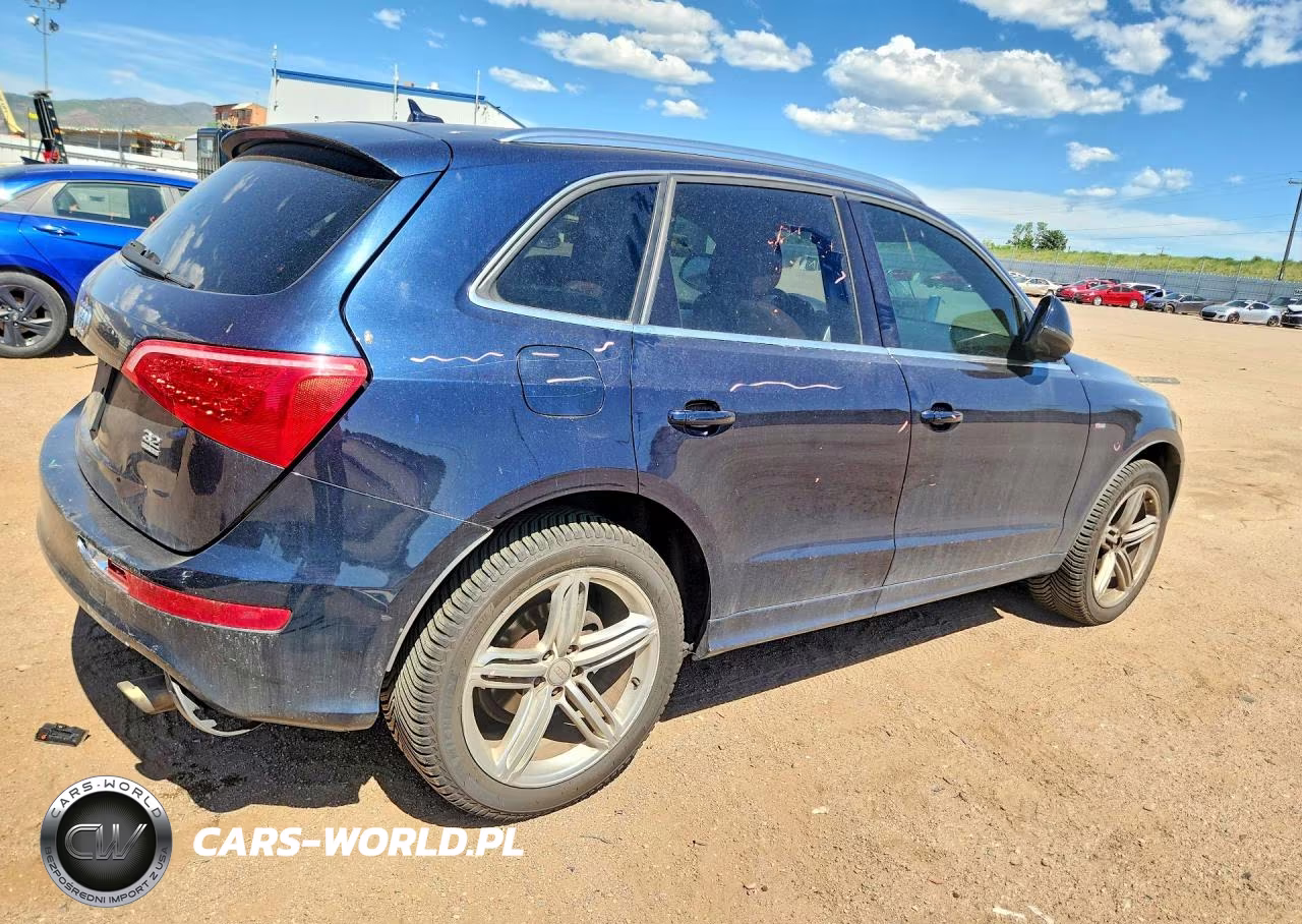 2010 Audi Q5 Premium Plus VIN:WA1MKAFP5AA082691 - 3