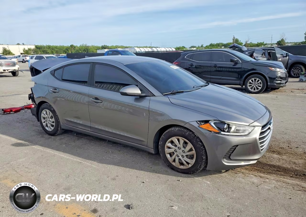 2018 Hyundai Elantra Sel VIN:5NPD84LF0JH322949 - 4