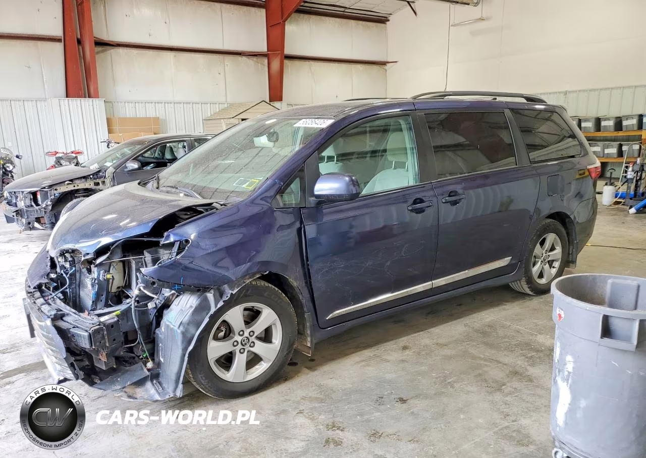 2018 Toyota Sienna Le – zdjęcie 1 z 14
