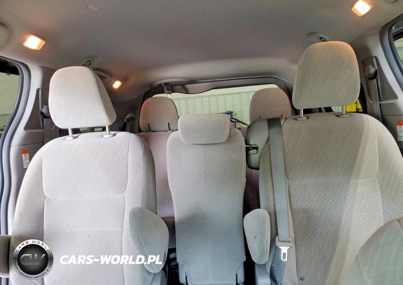 2018 Toyota Sienna Le VIN:5TDKZ3DC7JS956725 - 10