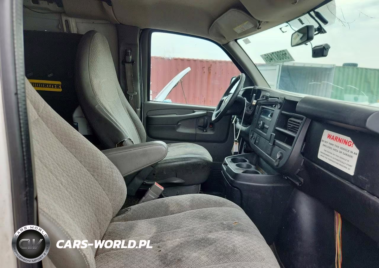 2015 Chevrolet Express G2500 VIN:1GCWGFCF3F1253695 - 10