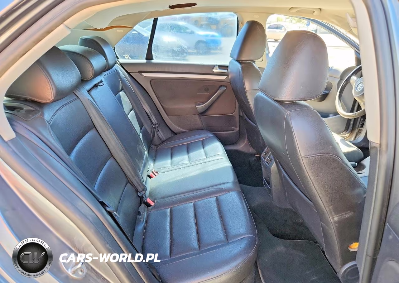 2010 Volkswagen Jetta S VIN:3VWJX7AJ9AM079955 - 10