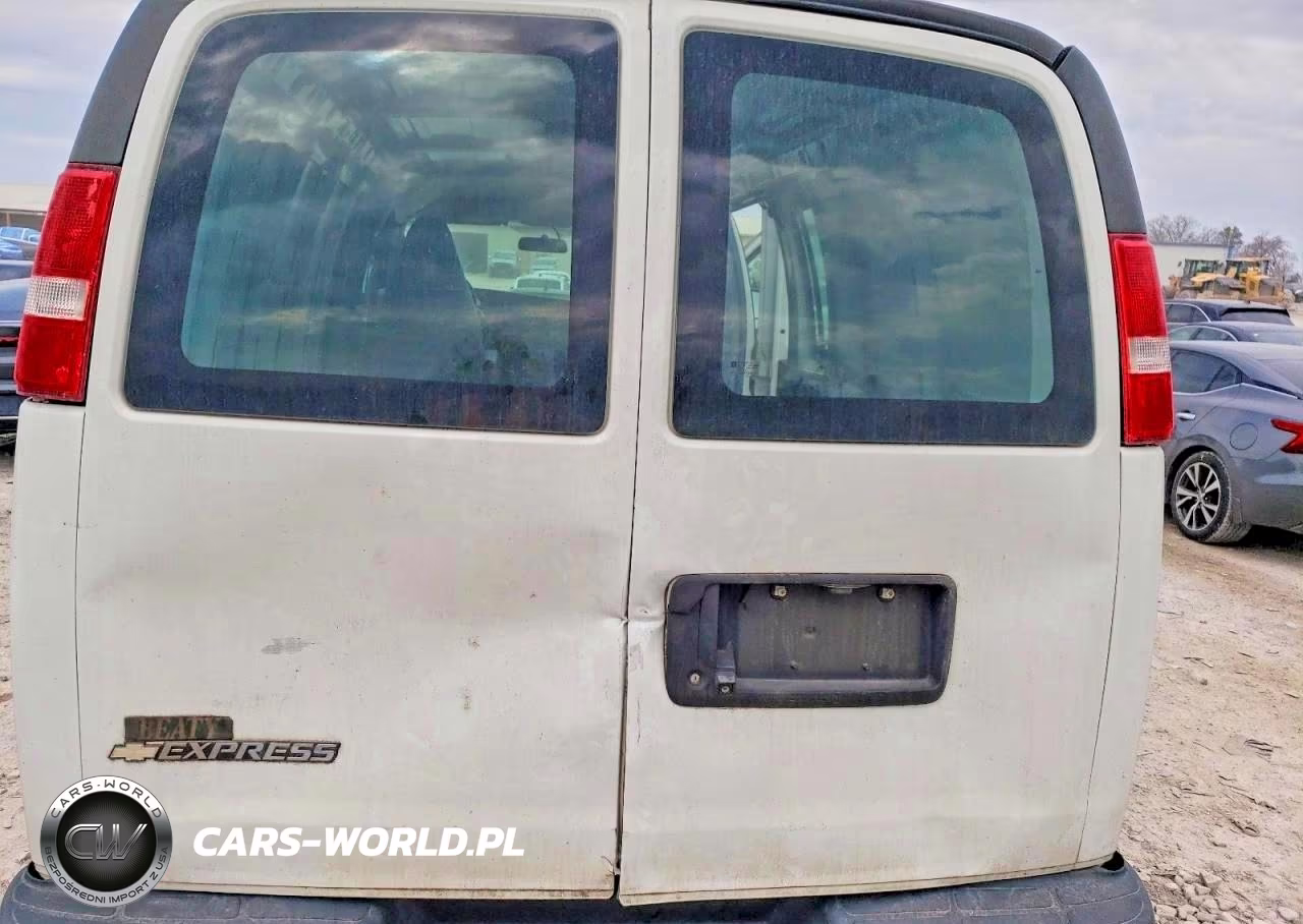 2018 Chevrolet Express 2500 Cargo Delivery Van VIN:1GCWGAFG1J1339572 - 10