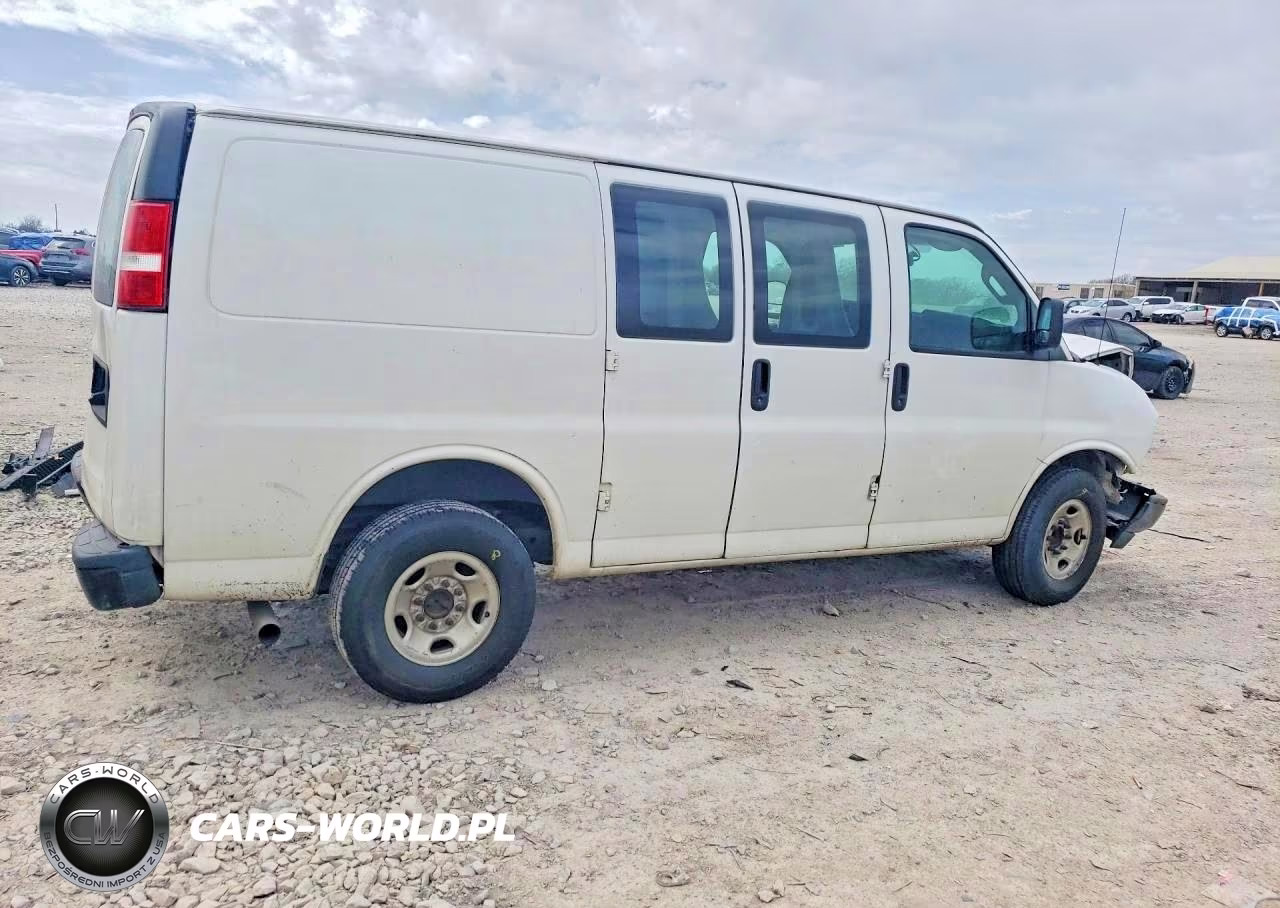 2018 Chevrolet Express 2500 Cargo Delivery Van VIN:1GCWGAFG1J1339572 - 3