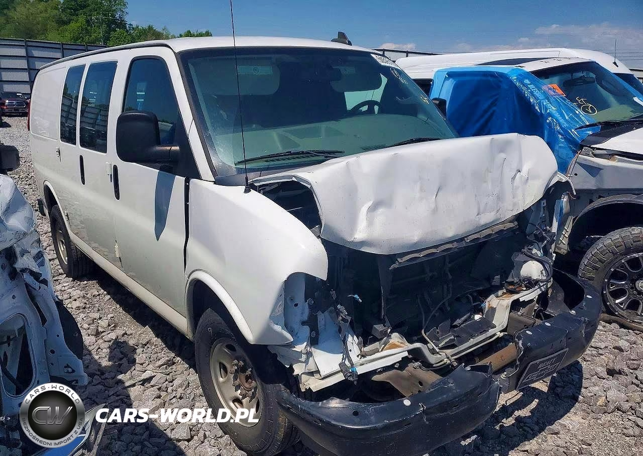 2018 Chevrolet Express 2500 Cargo Delivery Van VIN:1GCWGAFG1J1339572 - 4