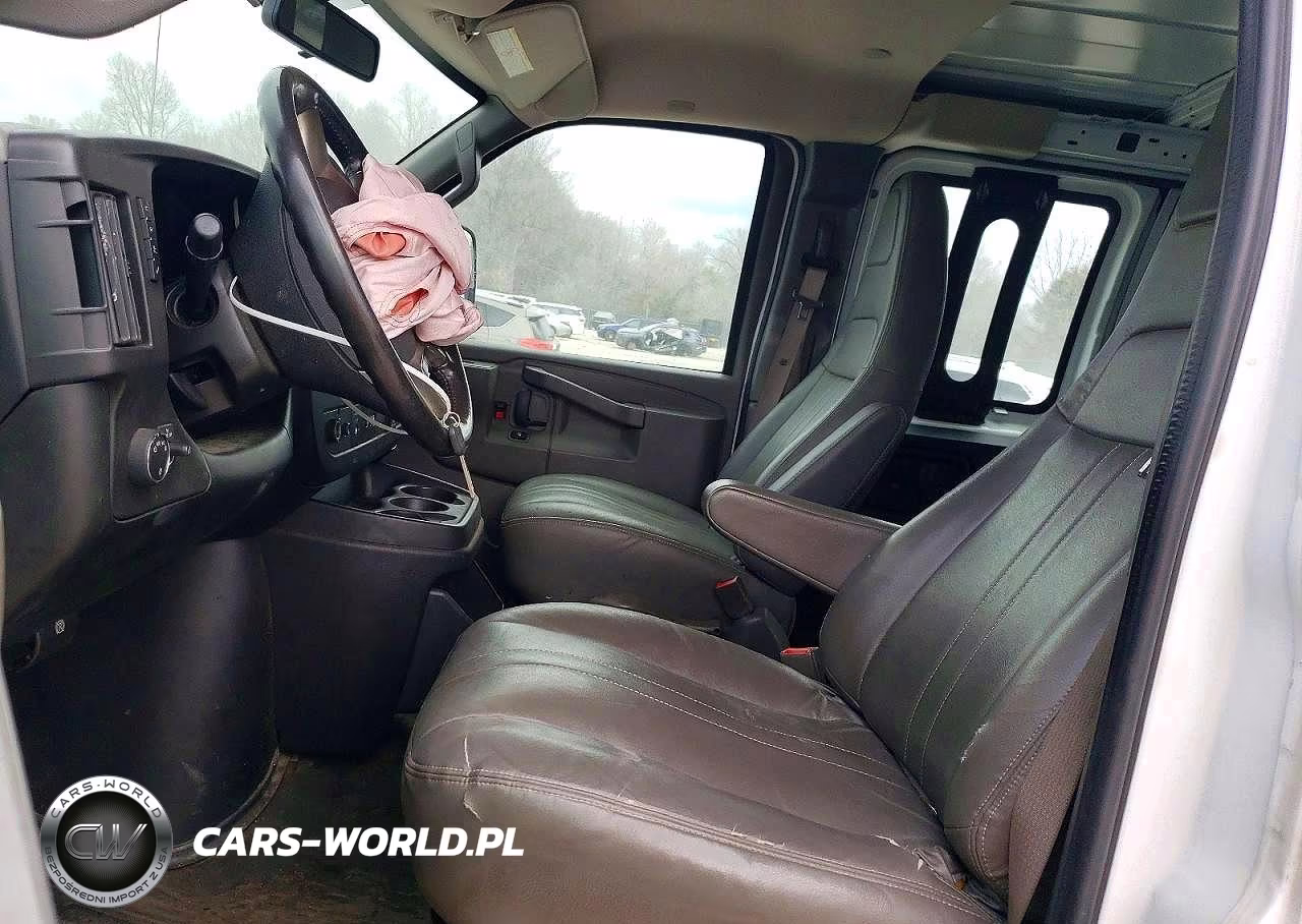2018 Chevrolet Express 2500 Cargo Delivery Van VIN:1GCWGAFG1J1339572 - 7