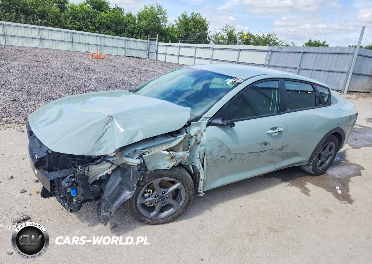 2025 Kia K4 Lxs – zdjęcie 1 z 13