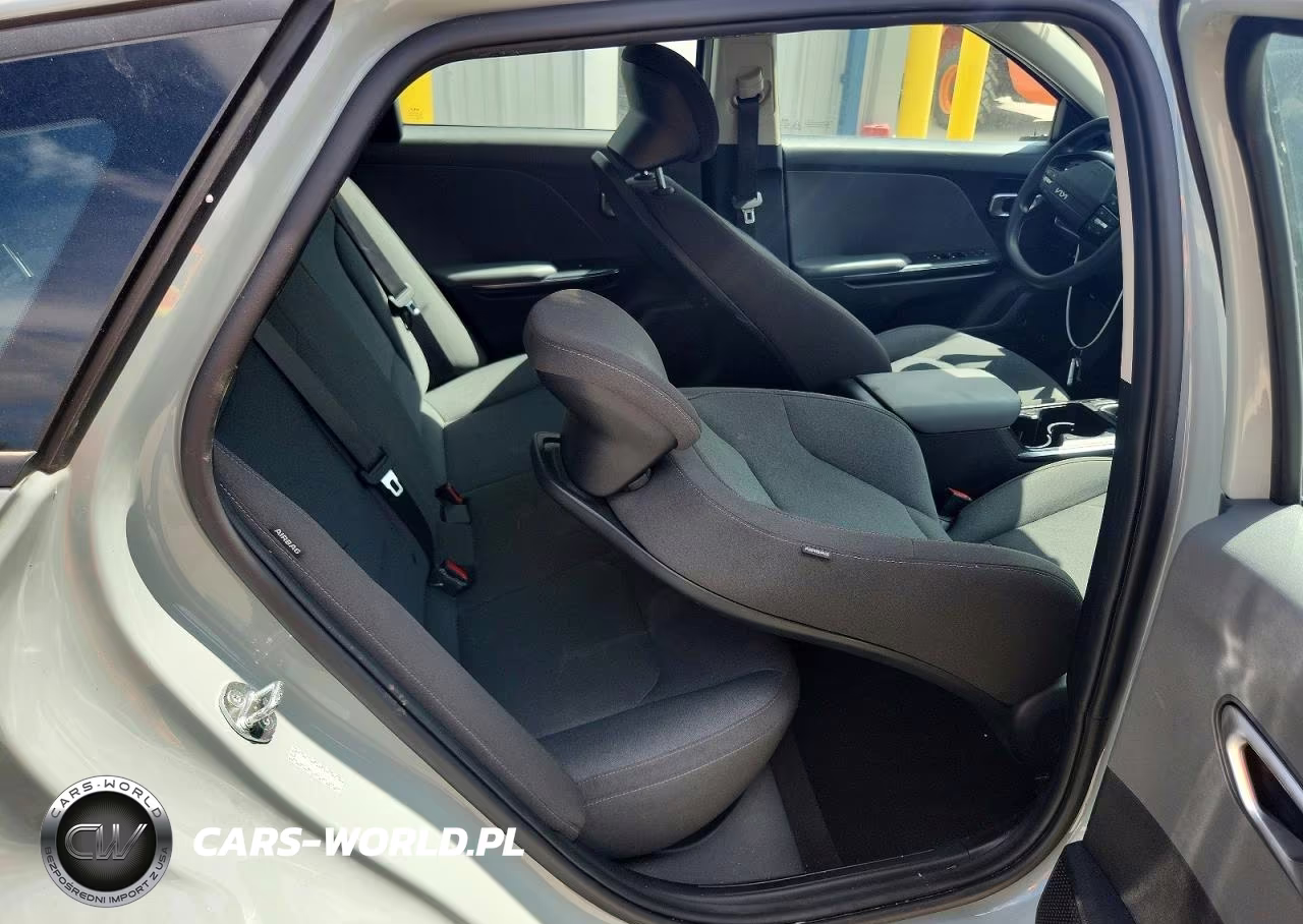 2025 Kia K4 Lxs VIN:3KPFT4DE9SE042255 - 10