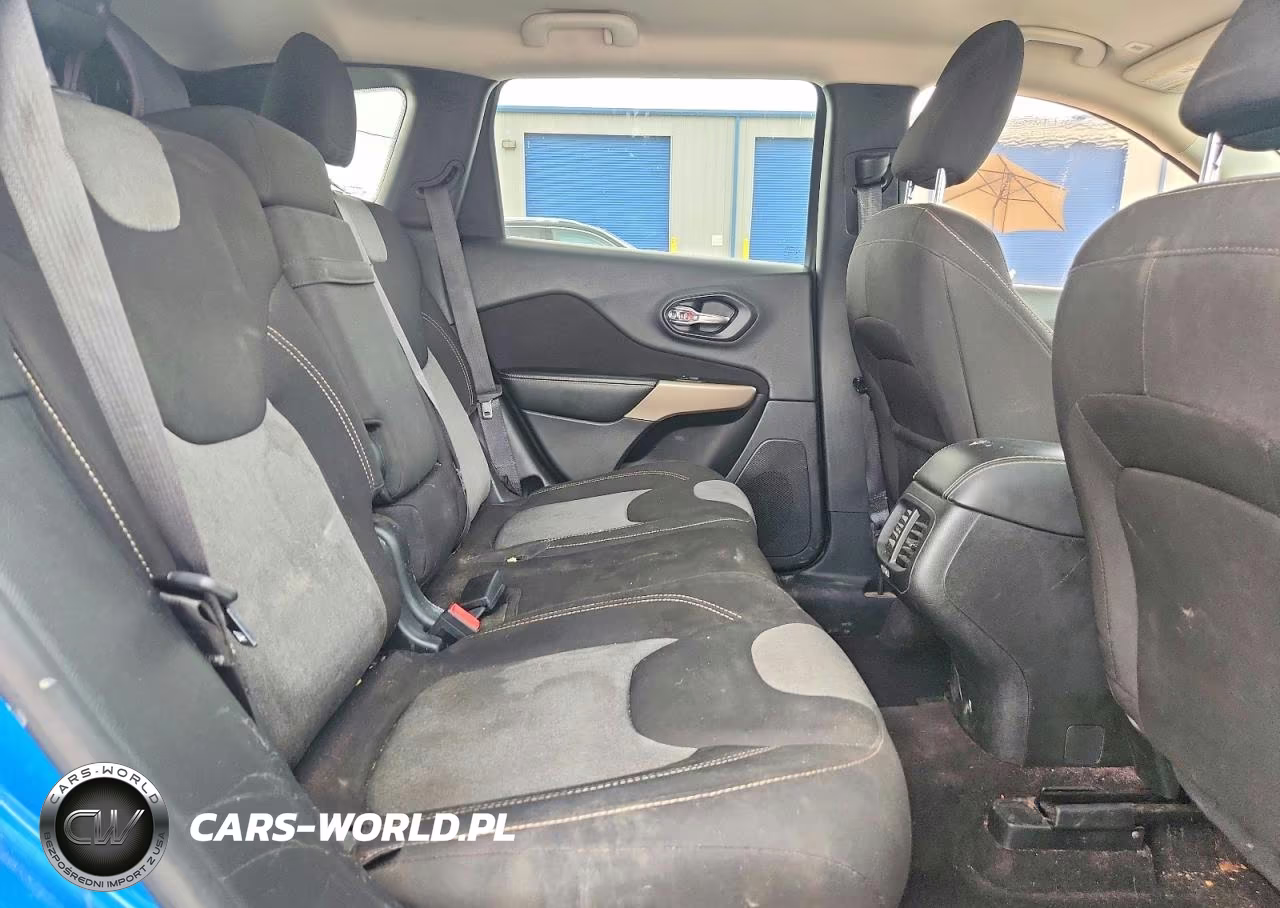 2018 Jeep Cherokee Latitude VIN:1C4PJLCB9JD620480 - 11