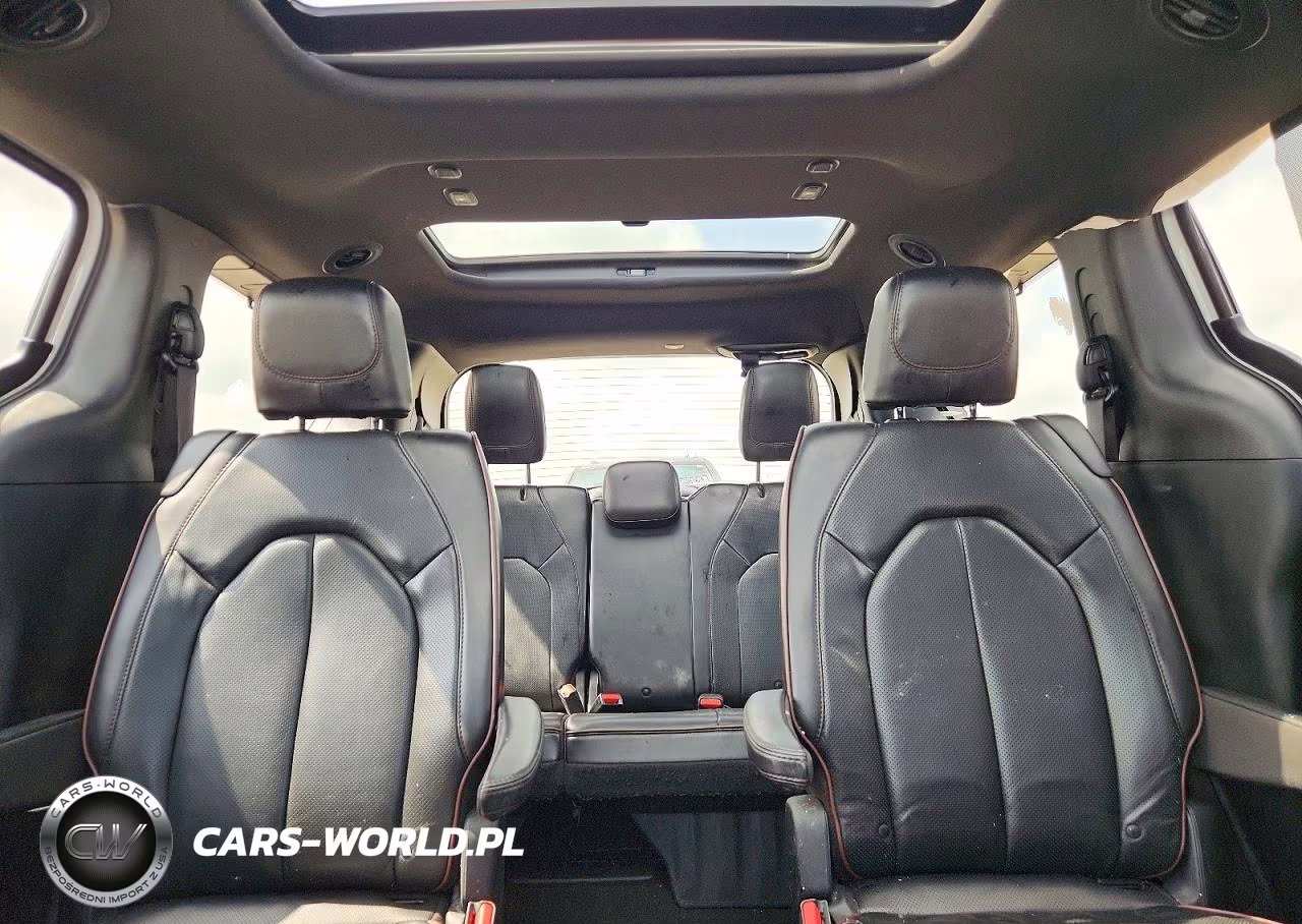 2020 Chrysler Pacifica Limited VIN:2C4RC1GG1LR137868 - 10