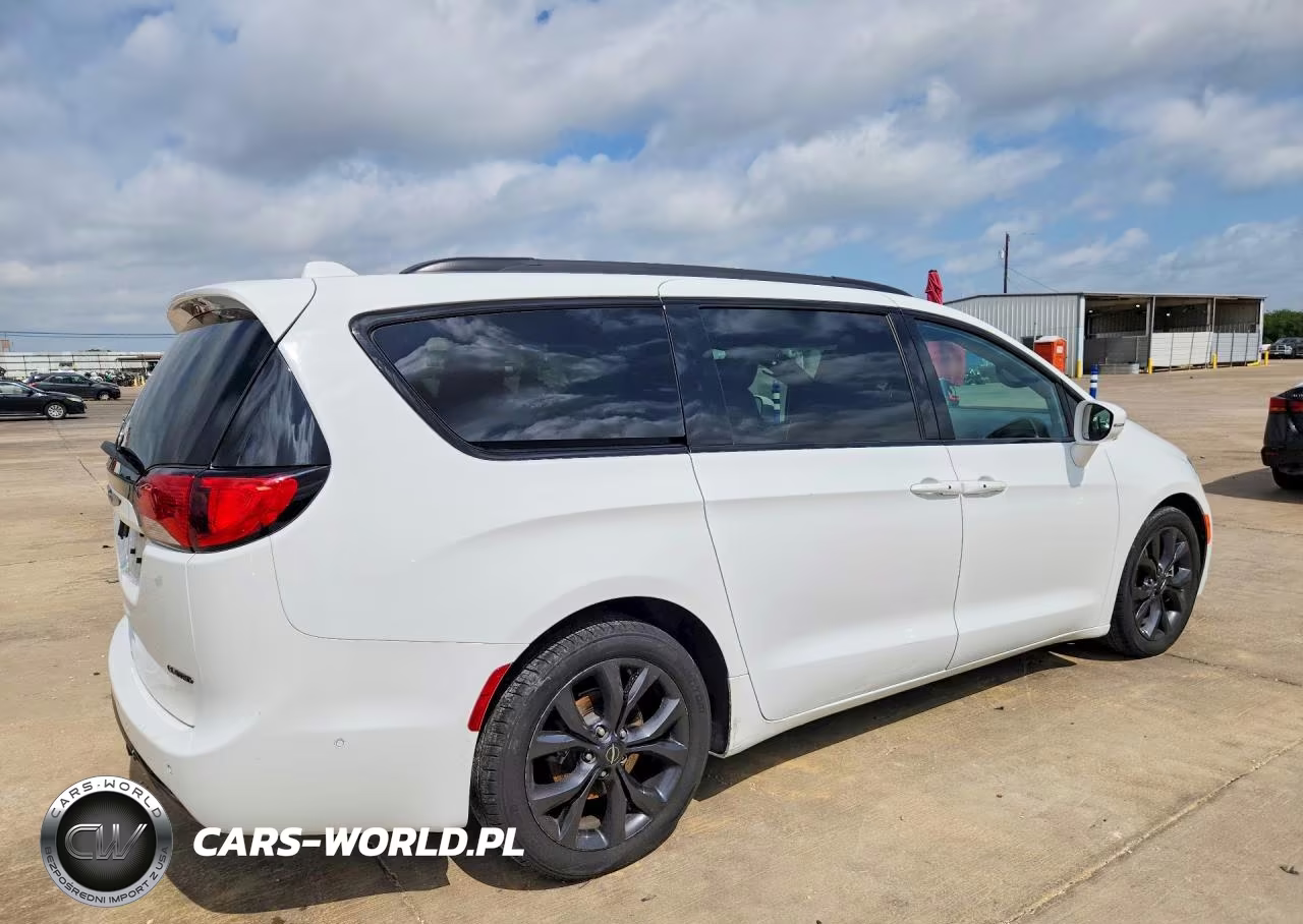 2020 Chrysler Pacifica Limited VIN:2C4RC1GG1LR137868 - 3