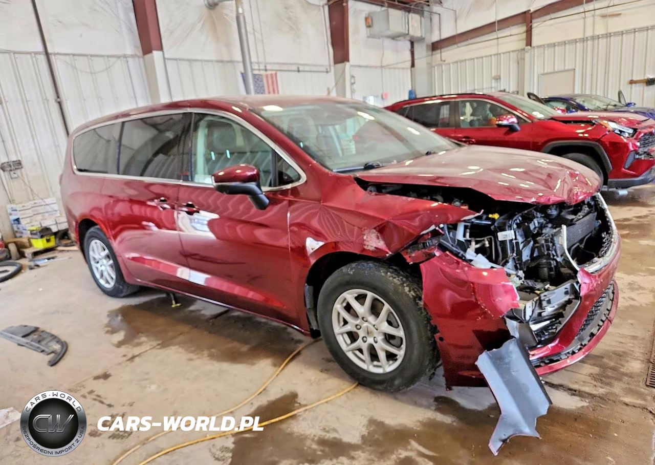 2023 Chrysler Pacifica Touring L VIN:2C4RC1BG0PR526983 - 4