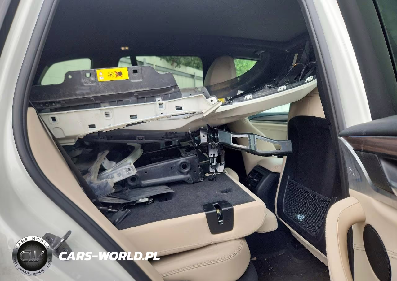 2021 BMW X3 xDrive30E VIN:5UXTS1C02M9H02476 - 11