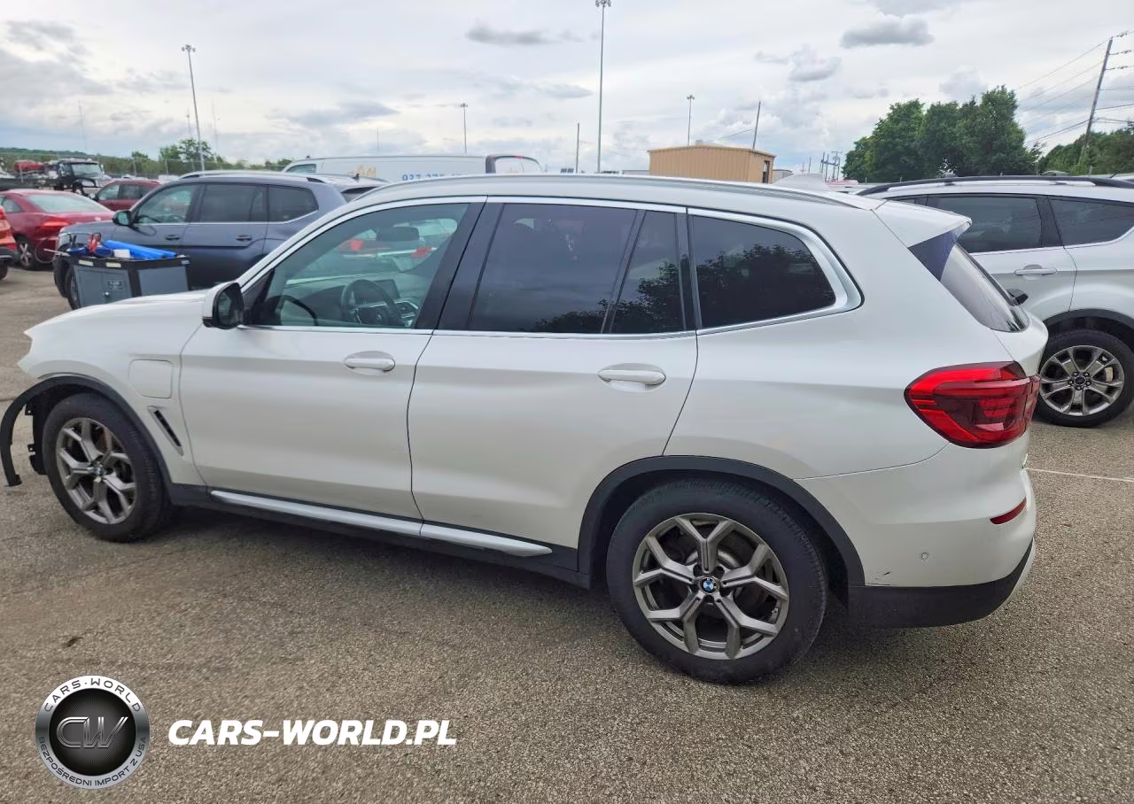 2021 BMW X3 xDrive30E VIN:5UXTS1C02M9H02476 - 2