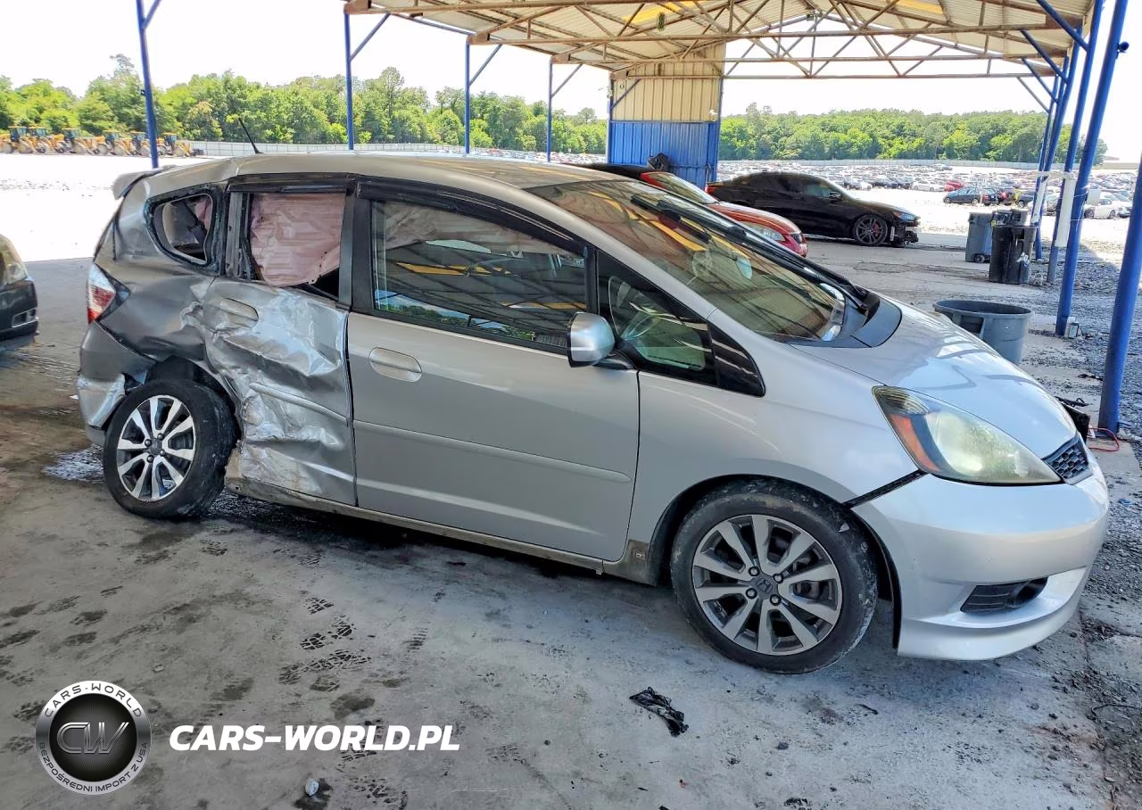 2013 Honda Fit Sport VIN:JHMGE8H52DC056605 - 4