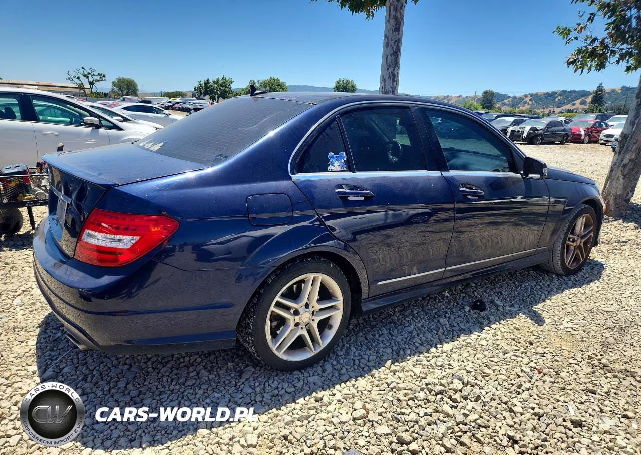 2013 Mercedes-Benz C 350 VIN:WDDGF5HB4DG105109 - 3