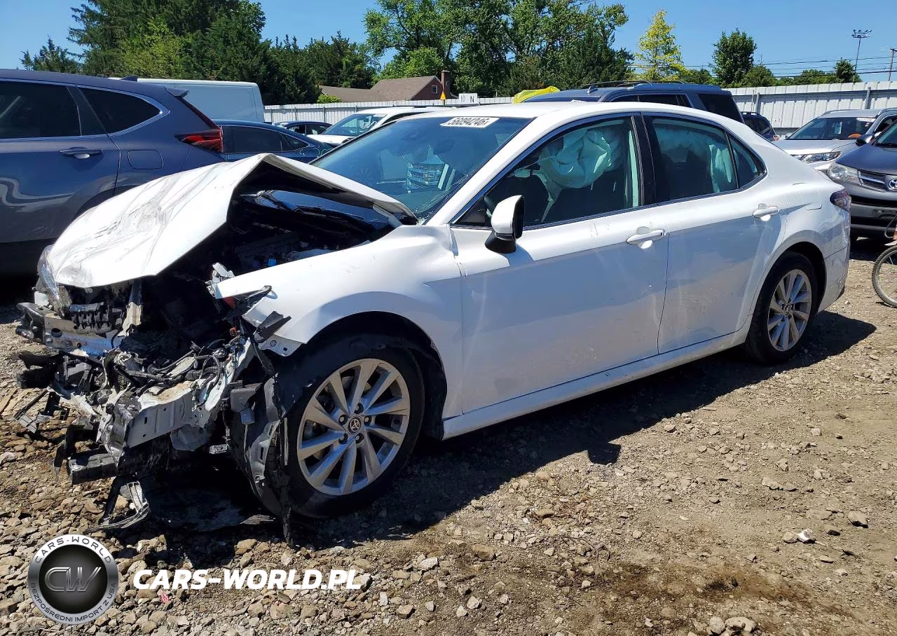 2021 Toyota Camry Le – zdjęcie 1 z 13