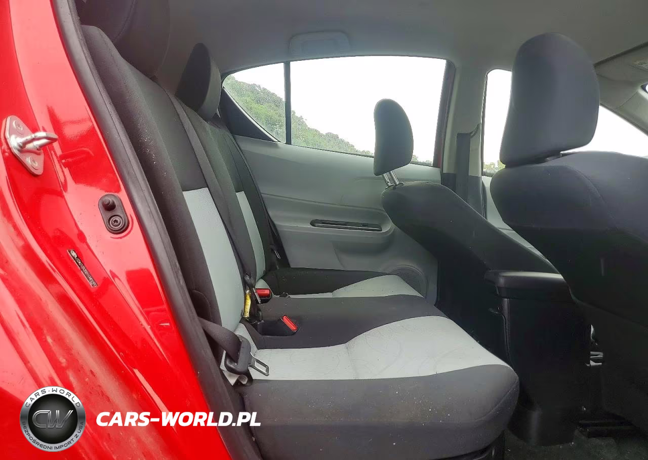 2013 Toyota Prius C Two VIN:JTDKDTB35D1040290 - 11
