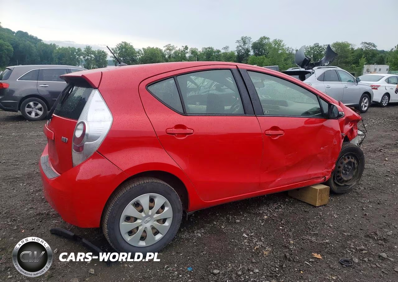 2013 Toyota Prius C Two VIN:JTDKDTB35D1040290 - 3