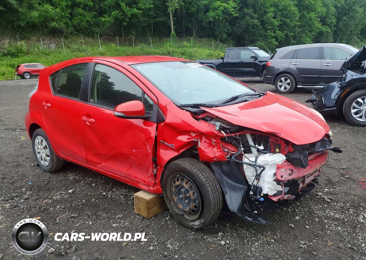 2013 Toyota Prius C Two VIN:JTDKDTB35D1040290 - 4