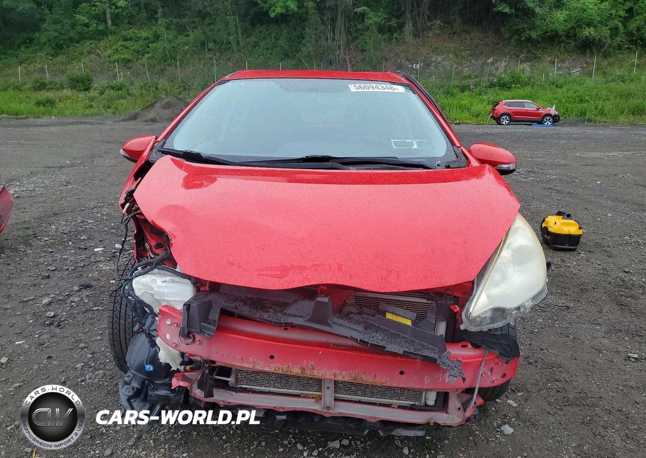 2013 Toyota Prius C Two VIN:JTDKDTB35D1040290 - 5