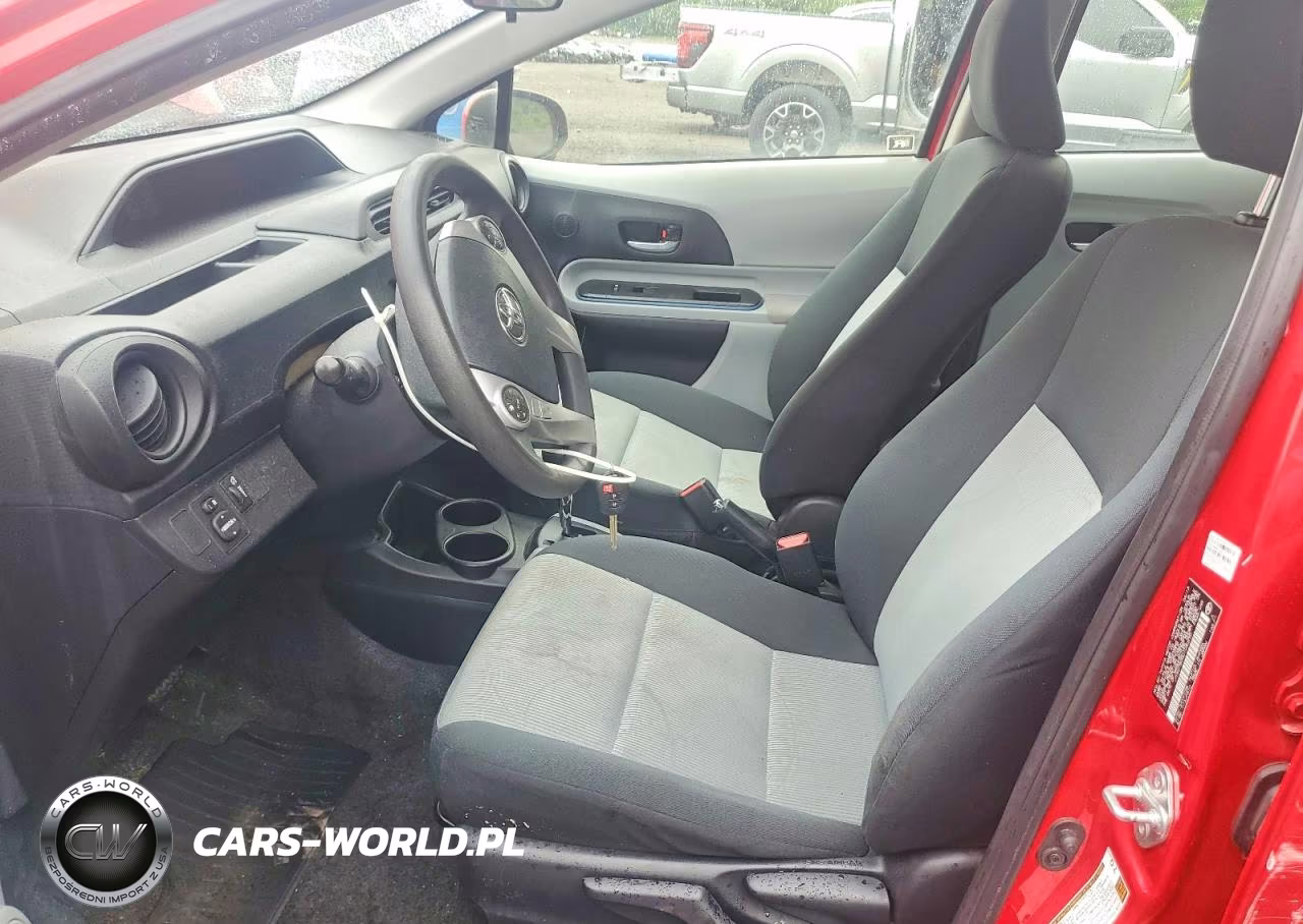 2013 Toyota Prius C Two VIN:JTDKDTB35D1040290 - 7