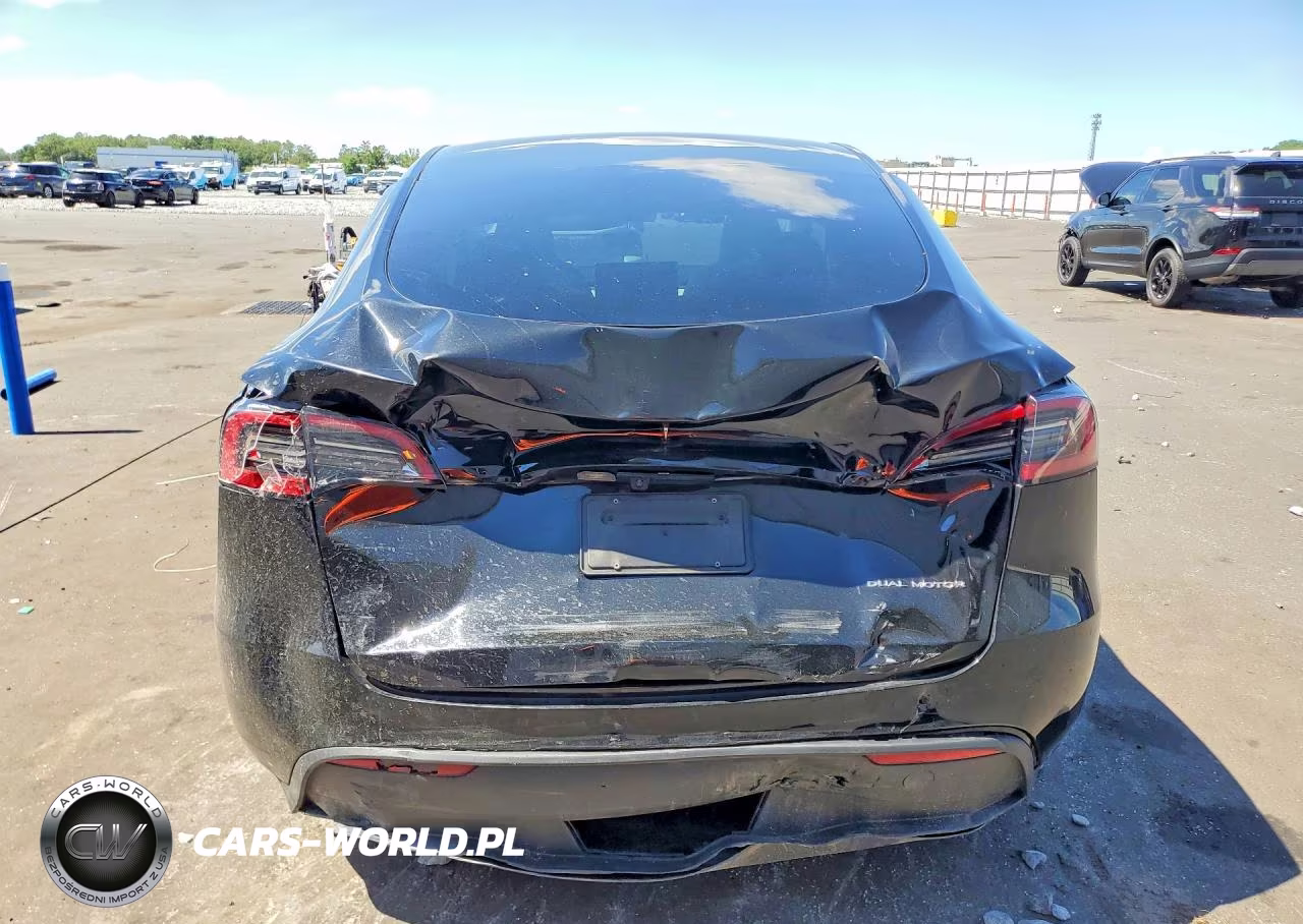 2023 Tesla Model Y VIN:7SAYGDEE3PA183545 - 6