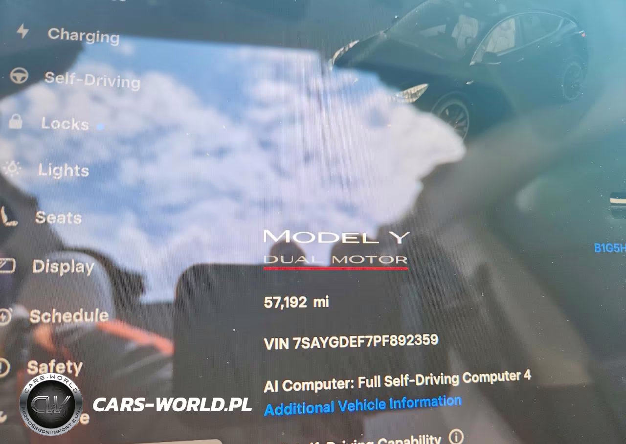 2023 Tesla Model Y VIN:7SAYGDEF7PF892359 - 9