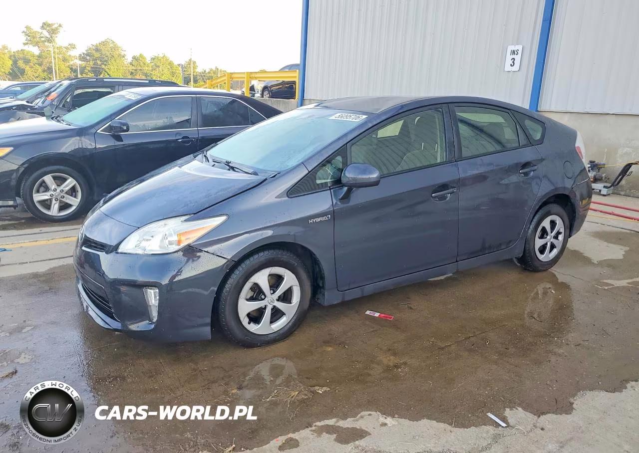 2015 Toyota Prius Two – zdjęcie 1 z 12