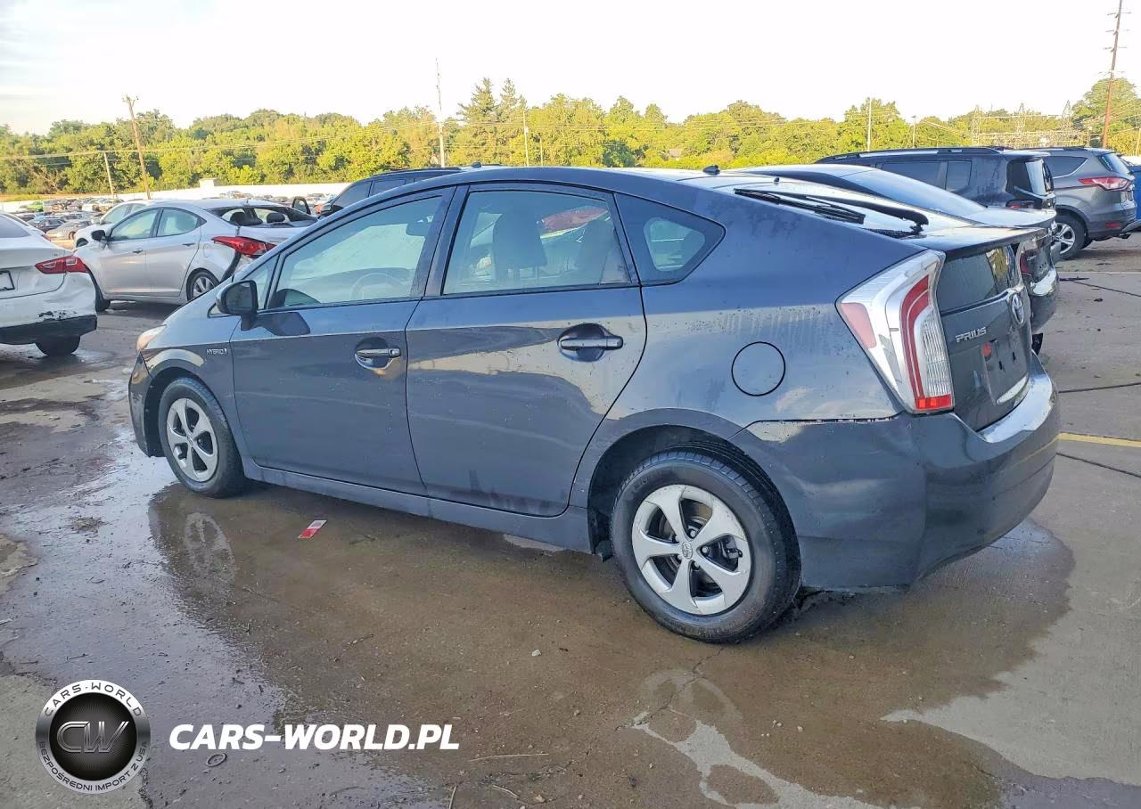 2015 Toyota Prius Two VIN:JTDKN3DU0F2001946 - 2