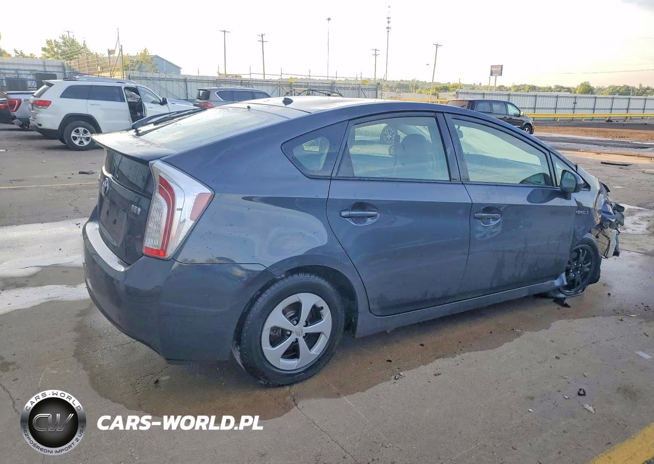 2015 Toyota Prius Two VIN:JTDKN3DU0F2001946 - 3