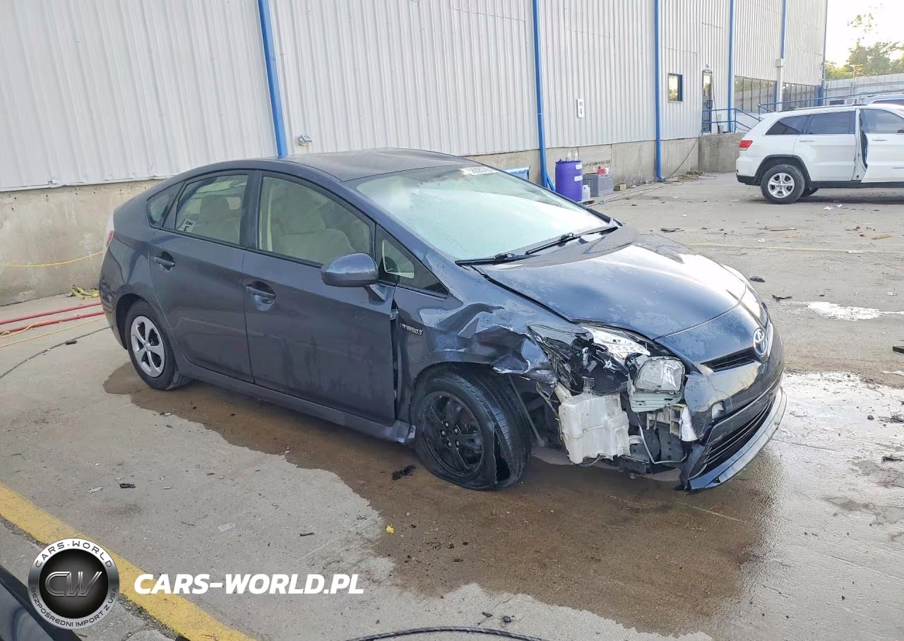 2015 Toyota Prius Two VIN:JTDKN3DU0F2001946 - 4
