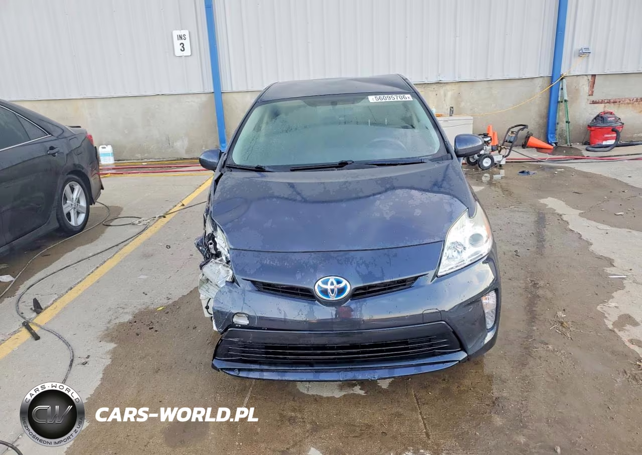 2015 Toyota Prius Two VIN:JTDKN3DU0F2001946 - 5