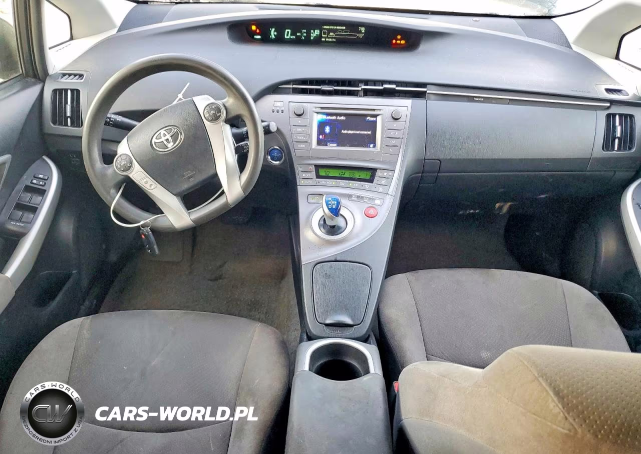 2015 Toyota Prius Two VIN:JTDKN3DU0F2001946 - 8