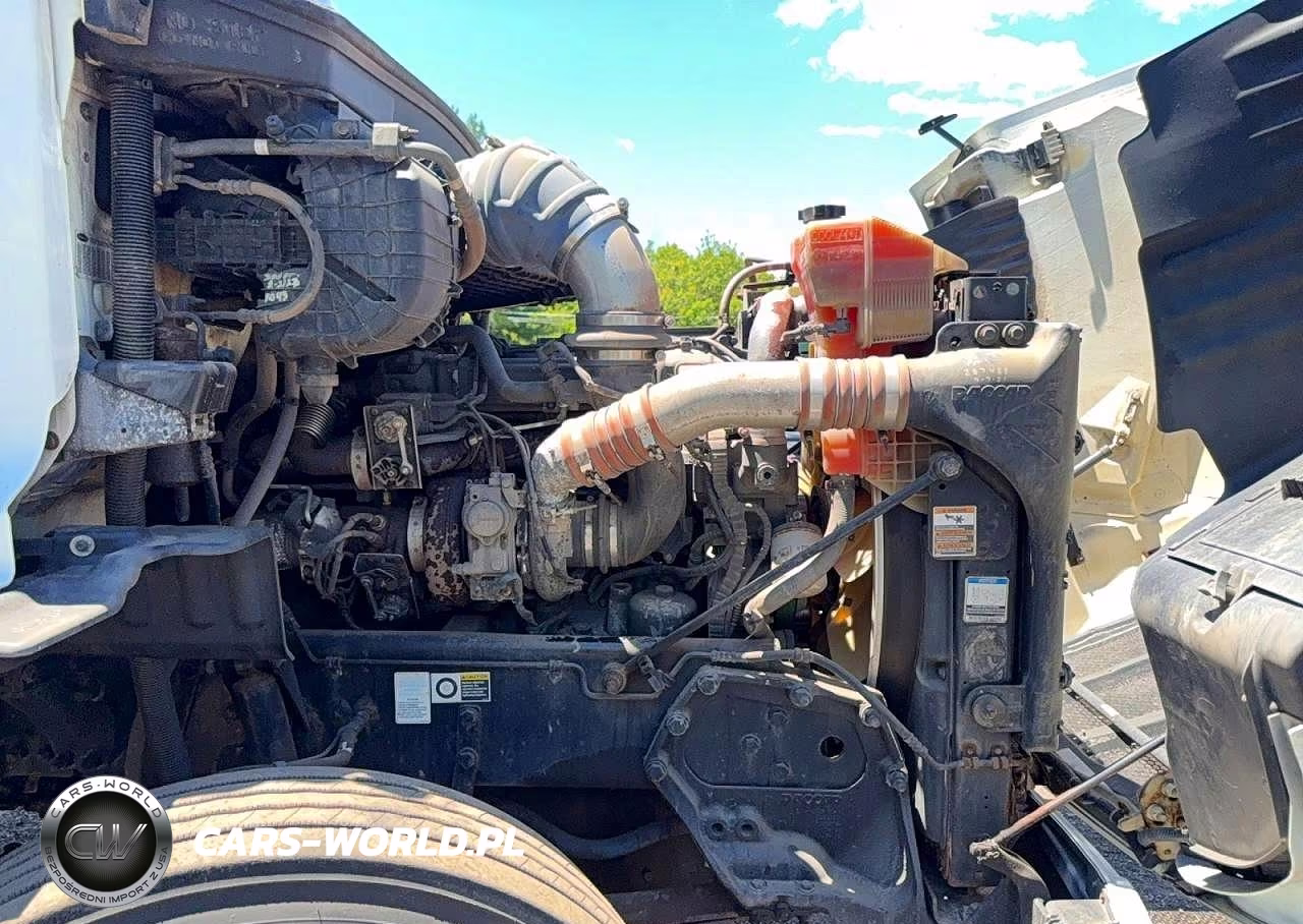 2014 Peterbilt 579 VIN:1XPBDP9X3ED250479 - 13