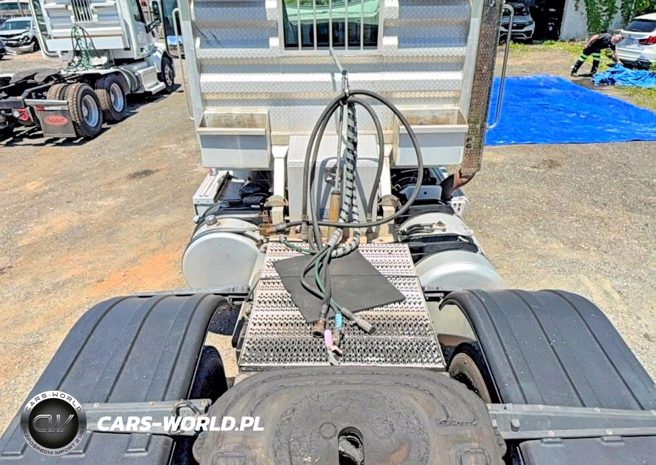 2014 Peterbilt 579 VIN:1XPBDP9X3ED250479 - 6