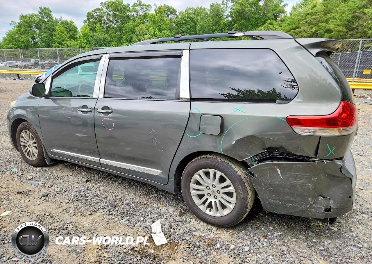 2013 Toyota Sienna Xle 8-Passenger VIN:5TDYK3DC6DS359746 - 2
