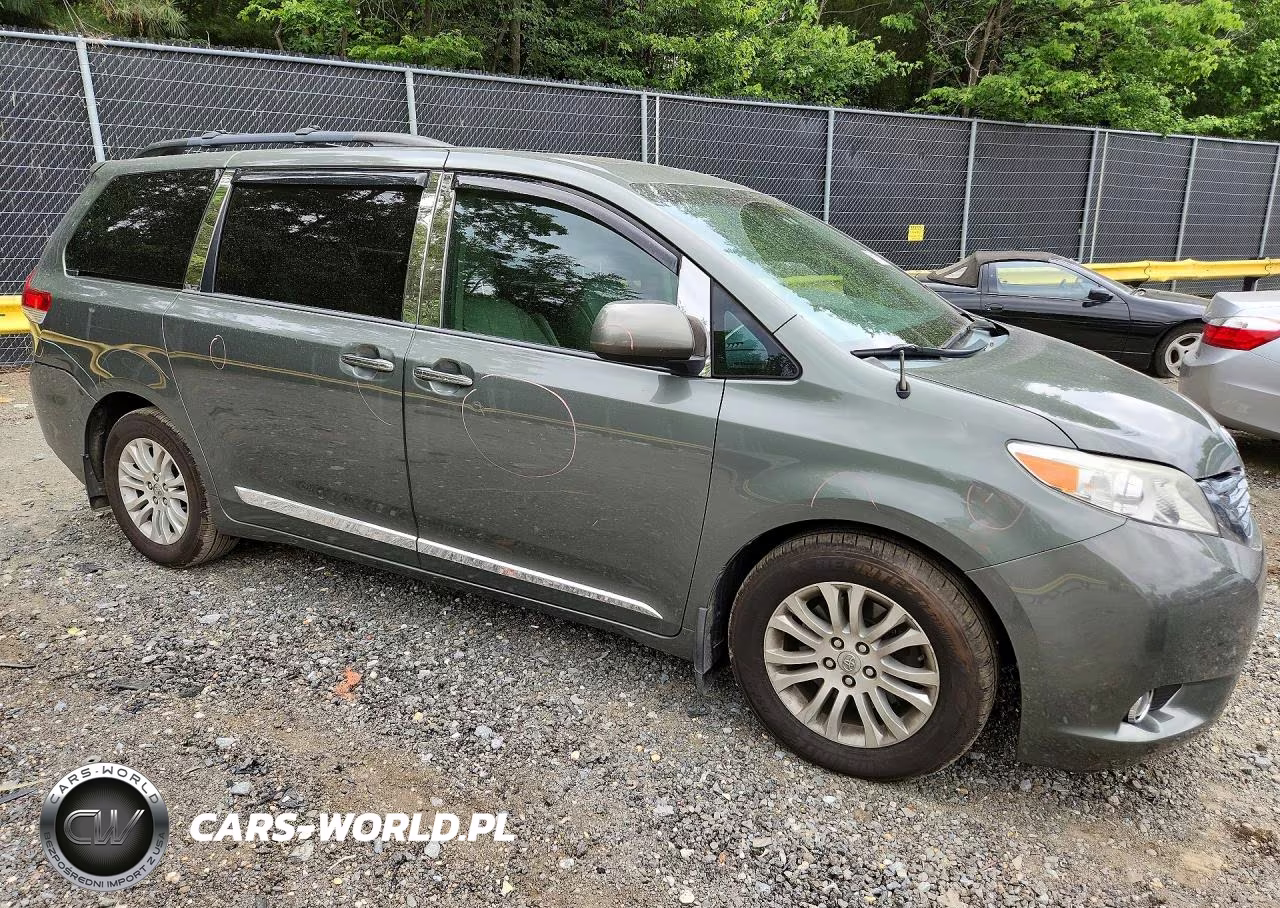 2013 Toyota Sienna Xle 8-Passenger VIN:5TDYK3DC6DS359746 - 4