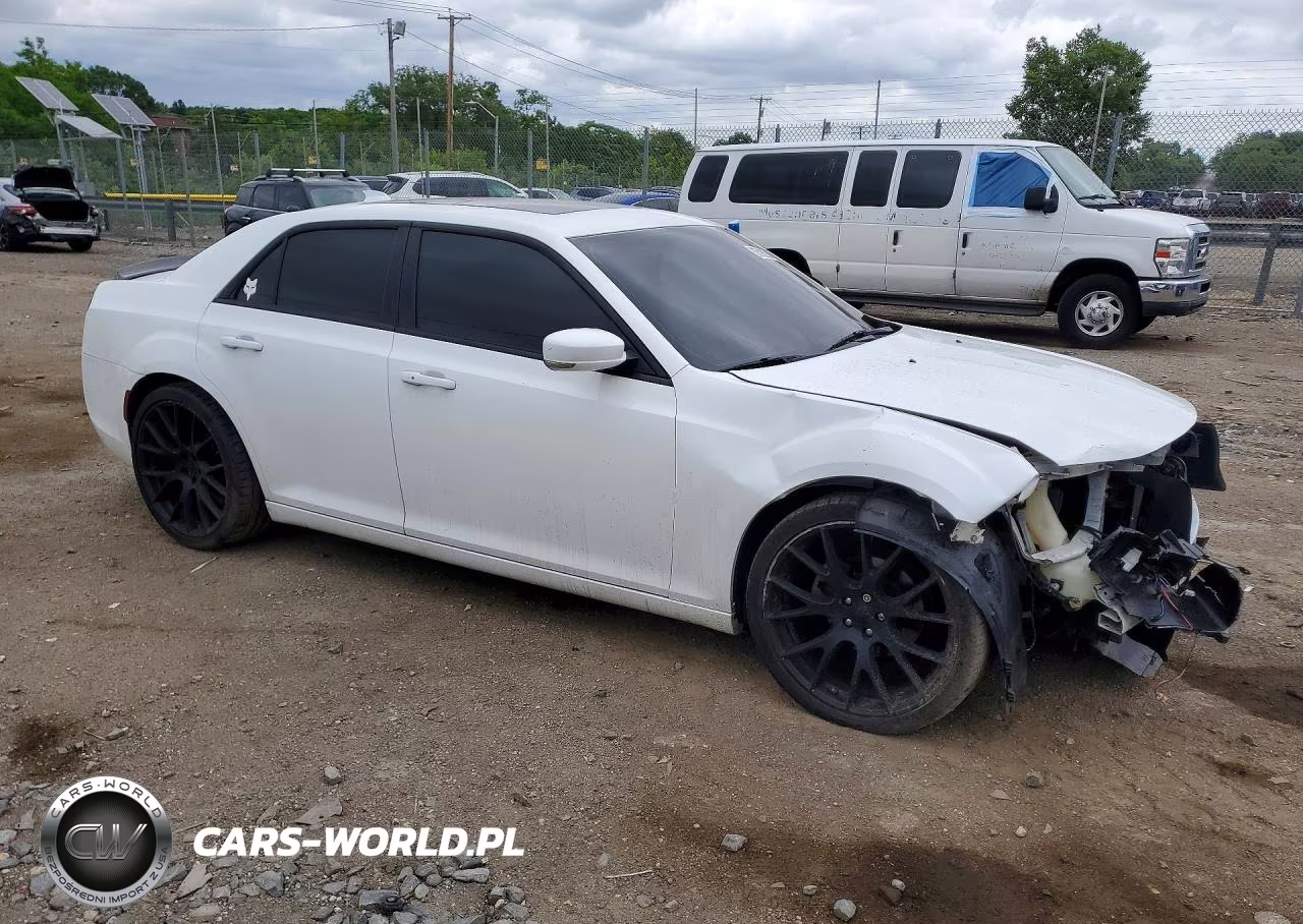 2015 Chrysler 300 S VIN:2C3CCABG7FH786960 - 4