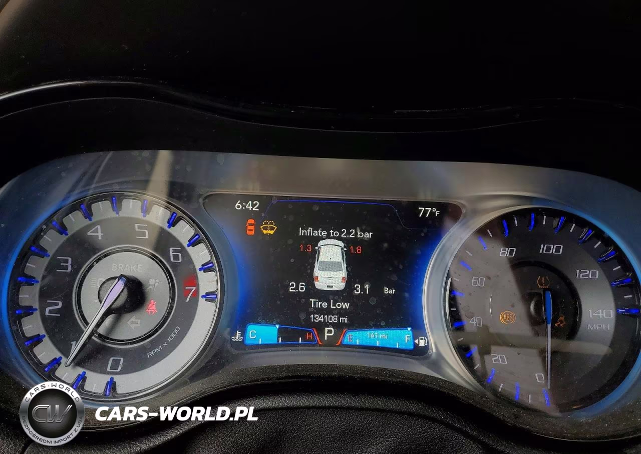 2015 Chrysler 300 S VIN:2C3CCABG7FH786960 - 9