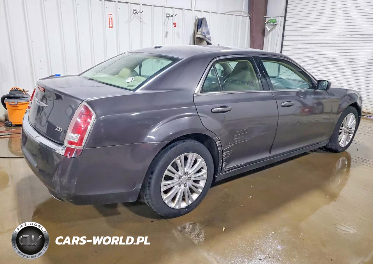 2013 Chrysler 300 VIN:2C3CCARG8DH573681 - 3