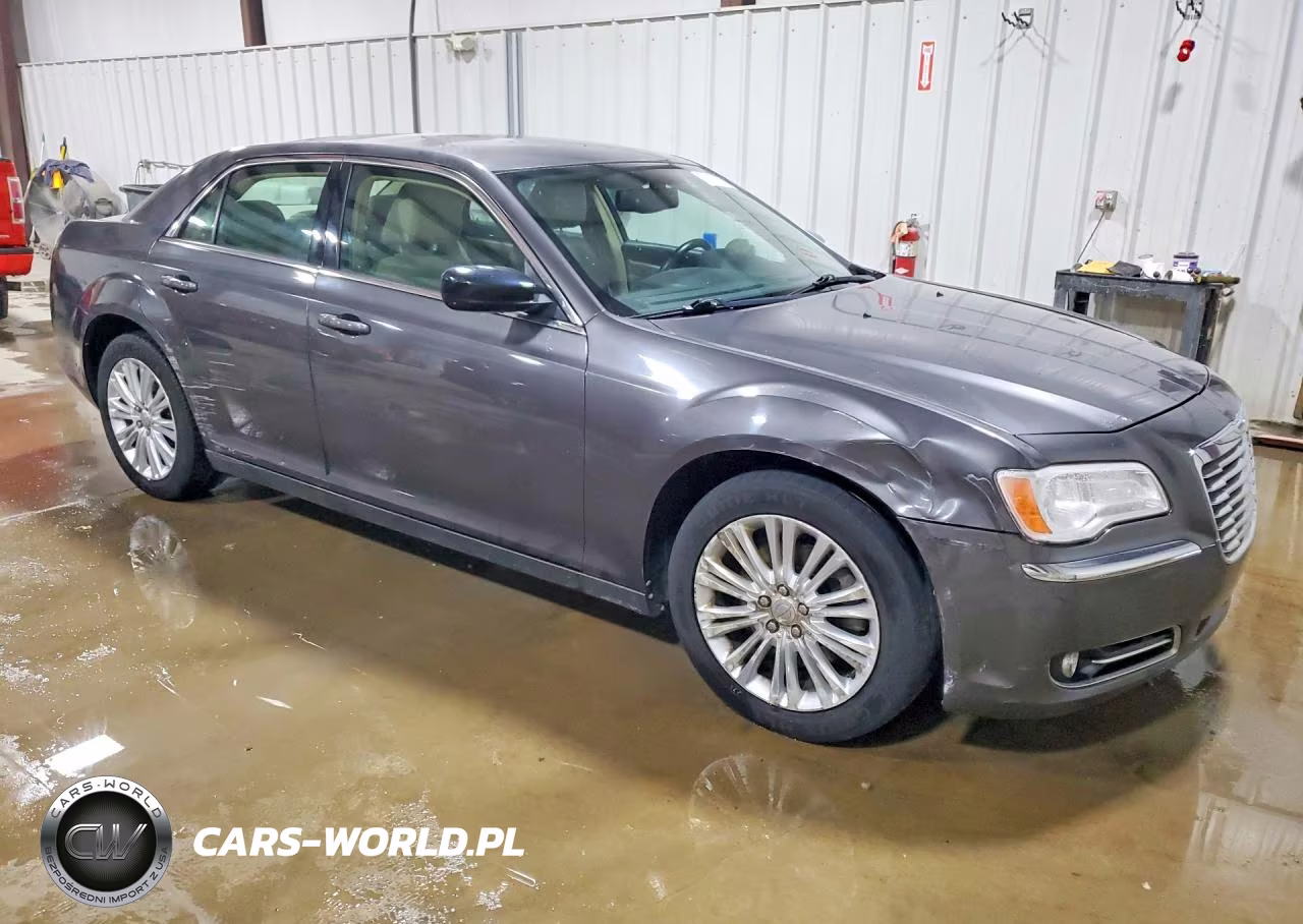 2013 Chrysler 300 VIN:2C3CCARG8DH573681 - 4